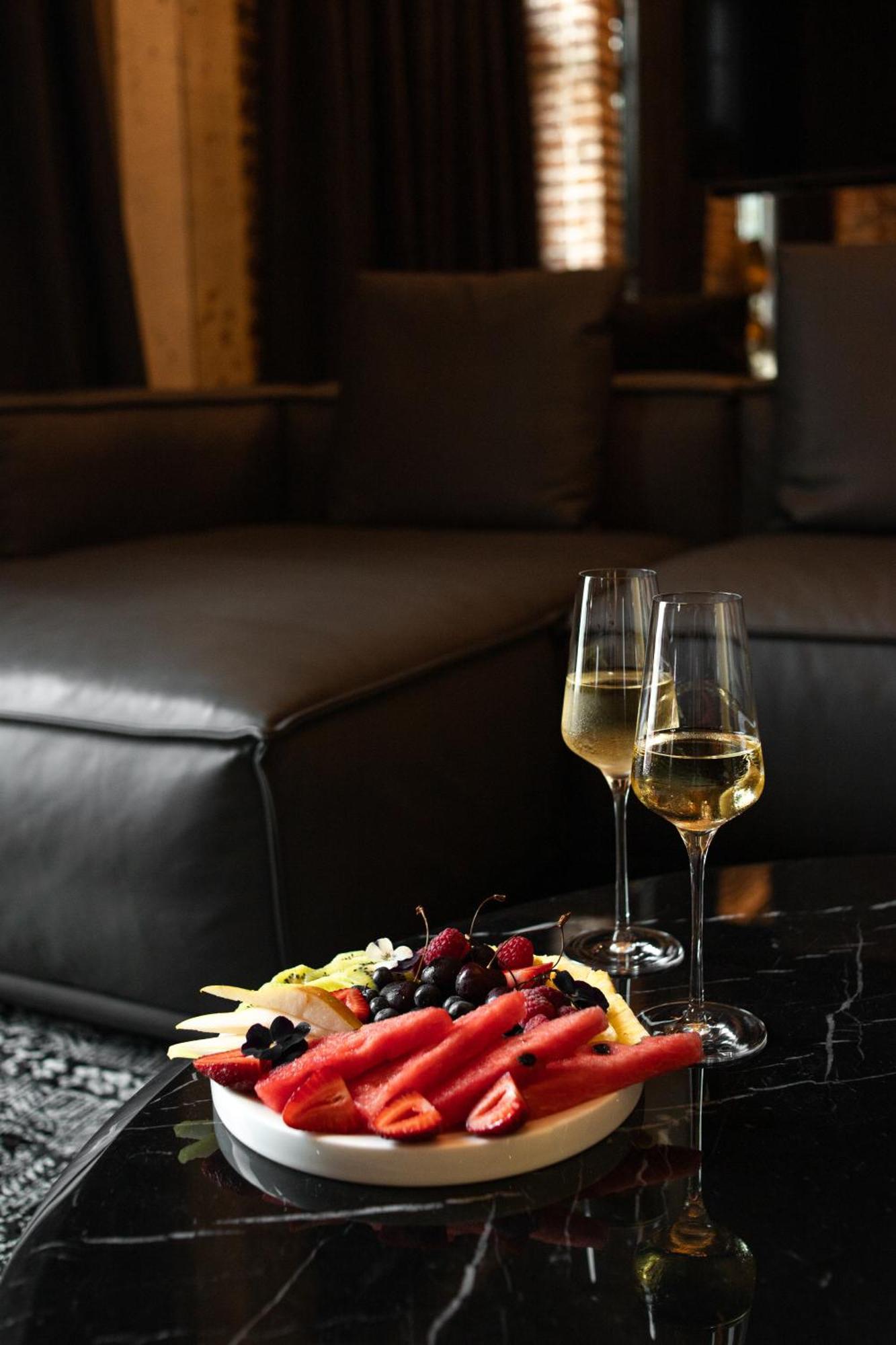 Mandarin Club House Hotell Batumi Eksteriør bilde