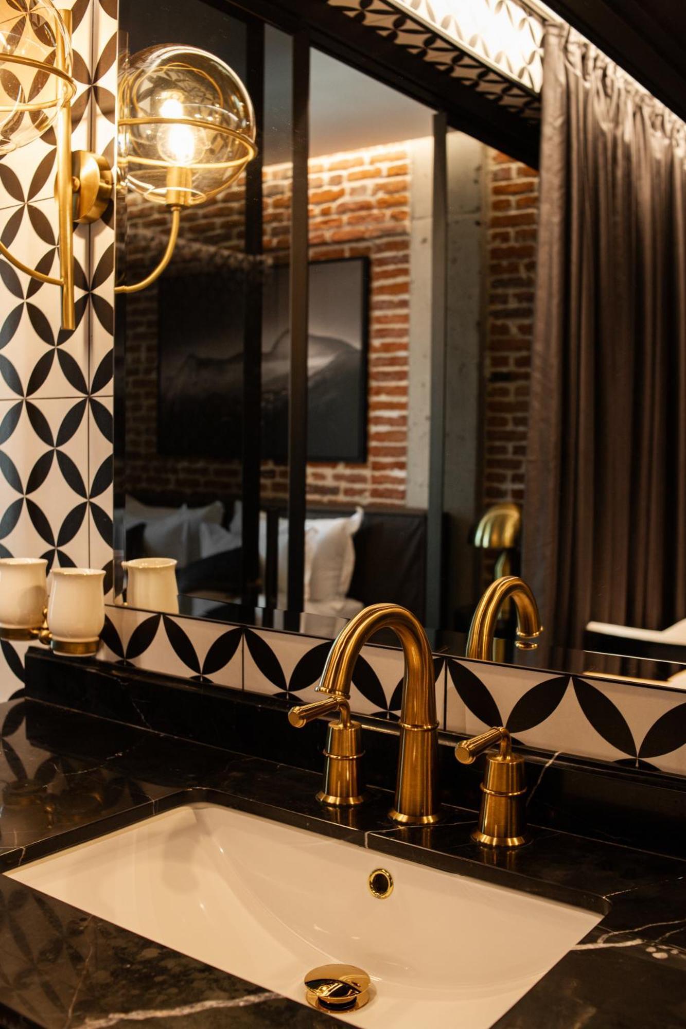 Mandarin Club House Hotell Batumi Eksteriør bilde
