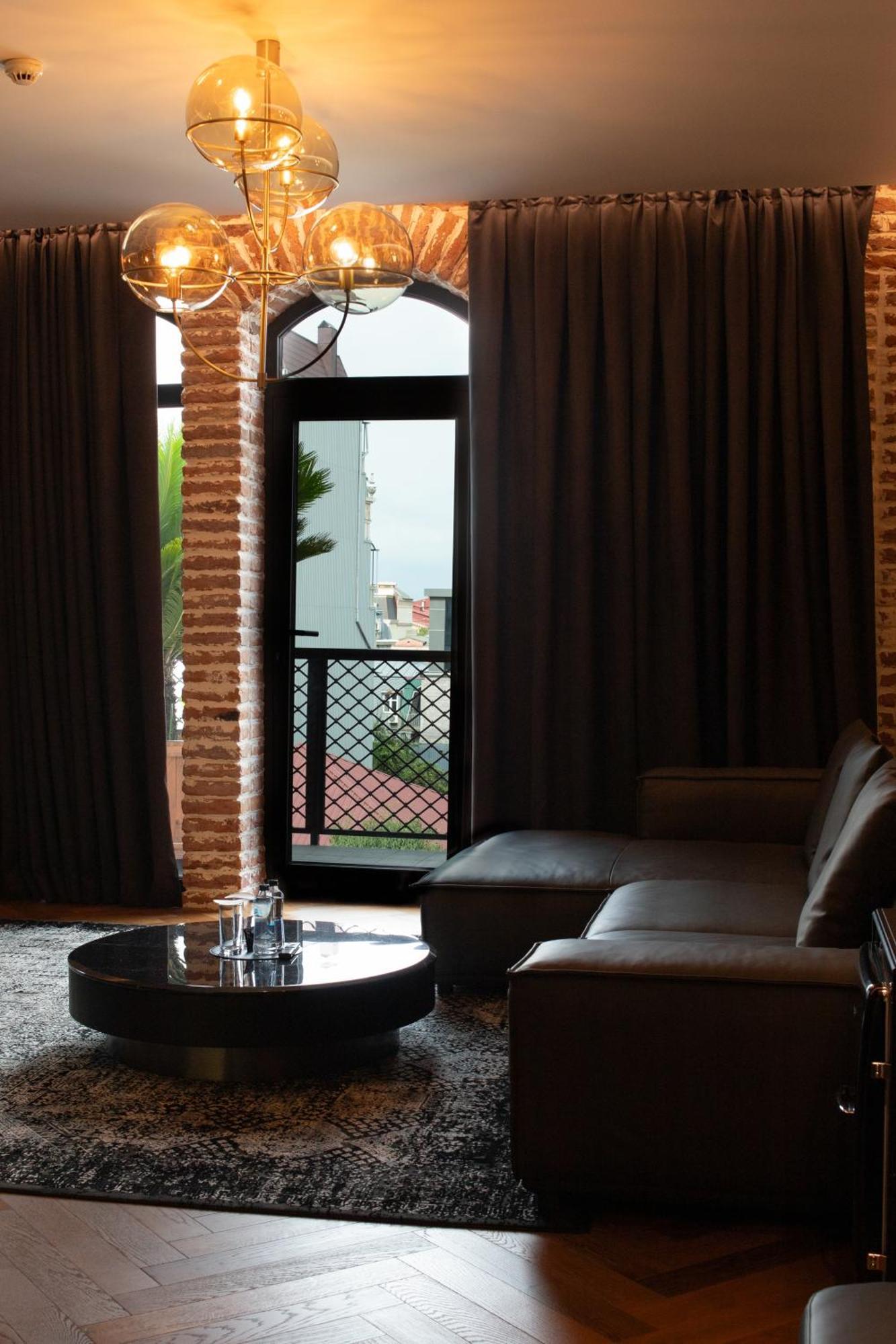 Mandarin Club House Hotell Batumi Eksteriør bilde